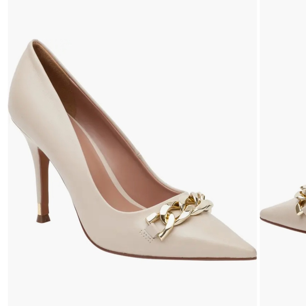 Elegant Cream Heels with Gold Accent